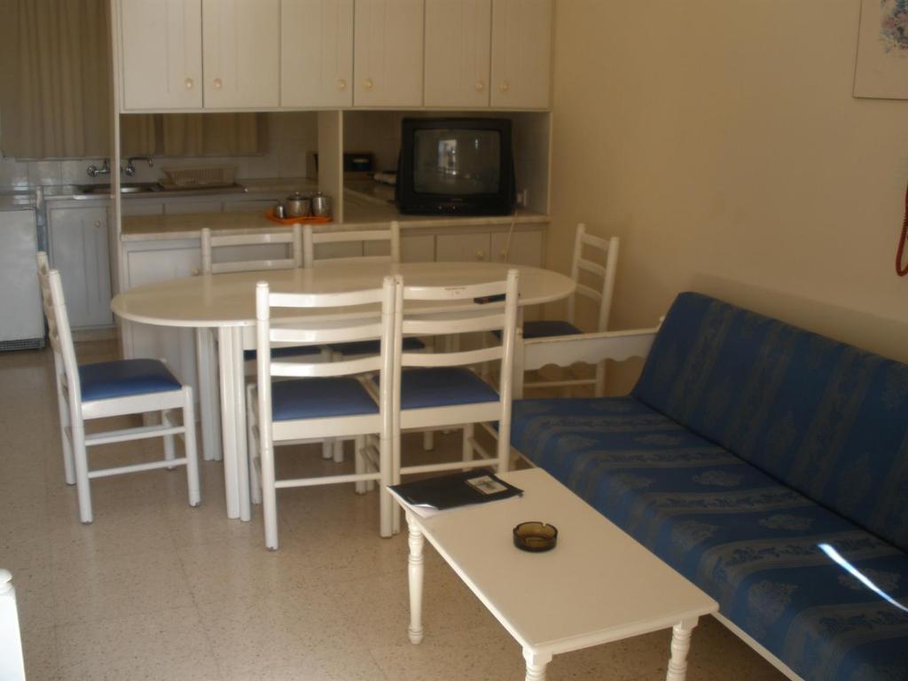 Klashiana Hotel Apartments Voroklini Rum bild