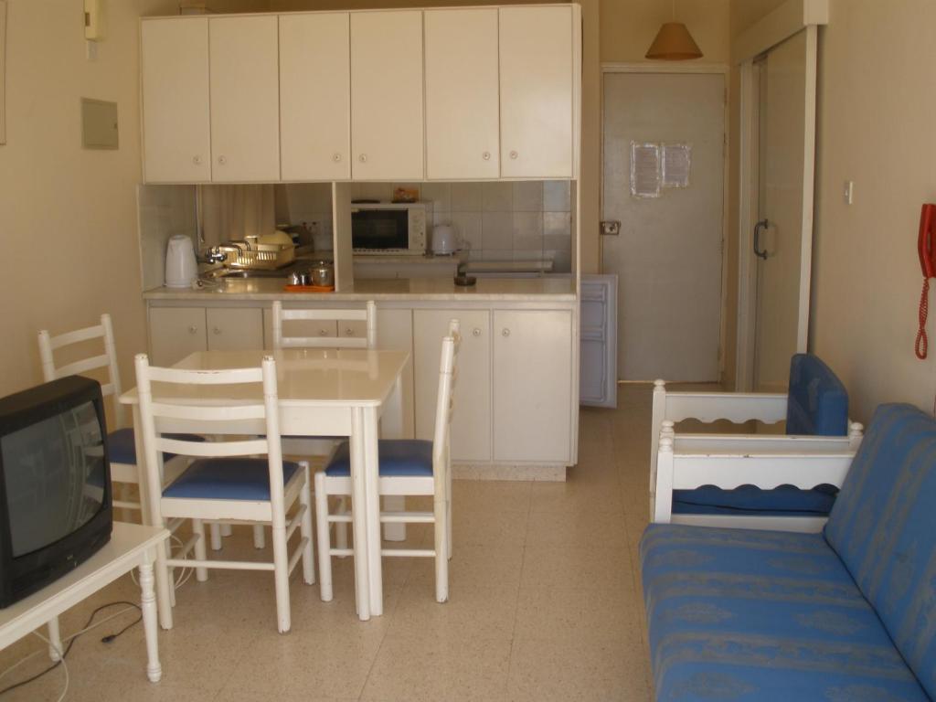 Klashiana Hotel Apartments Voroklini Rum bild